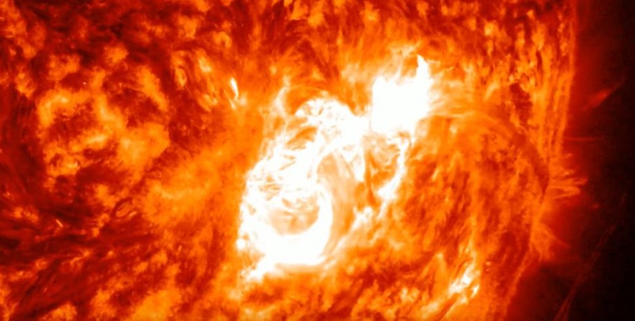 Сонце спалах