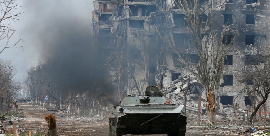 знищений будинок, російська військова техніка, БТР