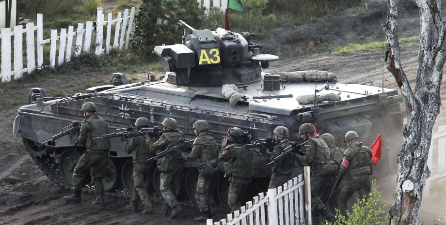 Na konci ledna dorazili do Německa vojáci ozbrojených sil, aby zvládli BMP, aby ...