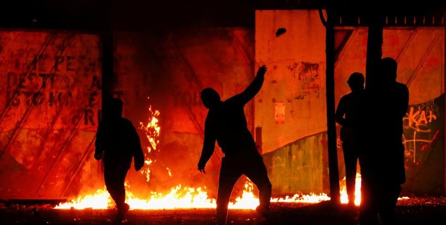 Северная Ирландия, Беспорядки, Фоторепортер, Автобус, Коктейль Молотова