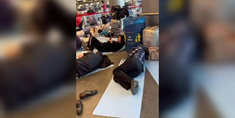 В московских аэропортах возник коллапс — весь день столицу атакуют БпЛА — видео Колпасы в аэропортах Москвы