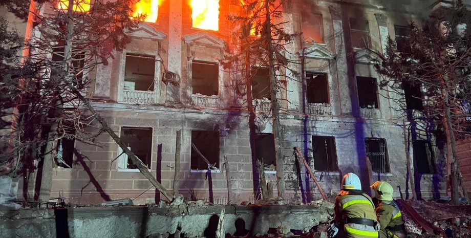 Пожежа, Миколаїв, історична будівля, обстріл, руйнування, ракетна атака, війна в Україні