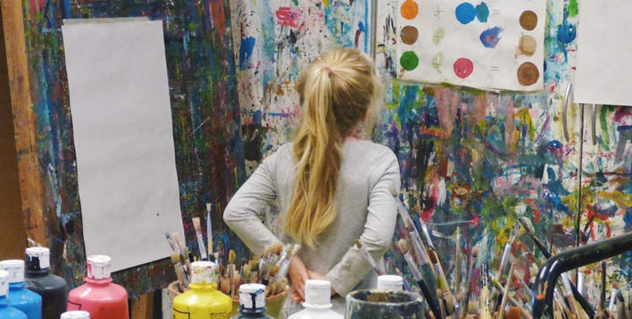 Малювання, уроки малювання, дівчинка, картини, картини дітей, малюнки дітей, учитель малювання, фарби, студія, полотно