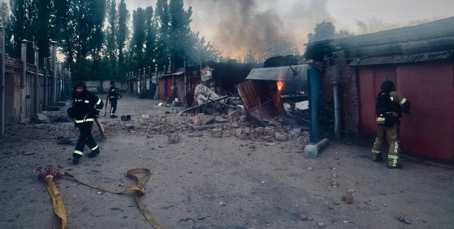 "Горіли гаражі": в ДСНС показали наслідки удару "Орєшніка" по Білій Церкві (фото)