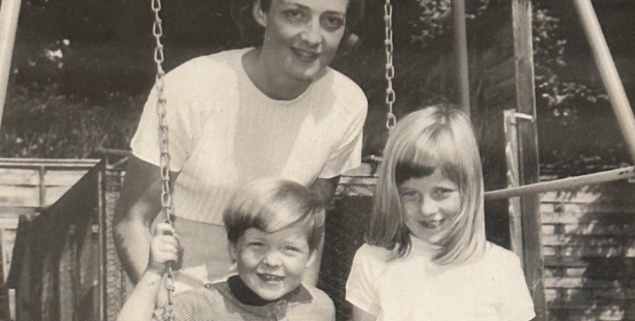 Принцесса Диана с мамой и братом, мама принцессы Дианы, принцесса Шарлотта, чарльз спенсер, брат принцессы Дианы