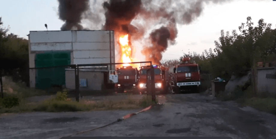 пожар донецк, нефтебаза донецк пожар, пожар нефтебаза