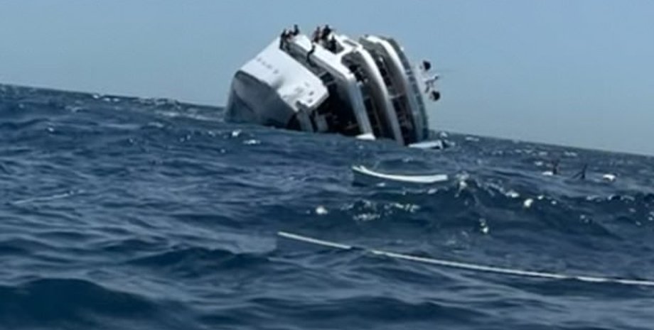 яхта, Що Тоне