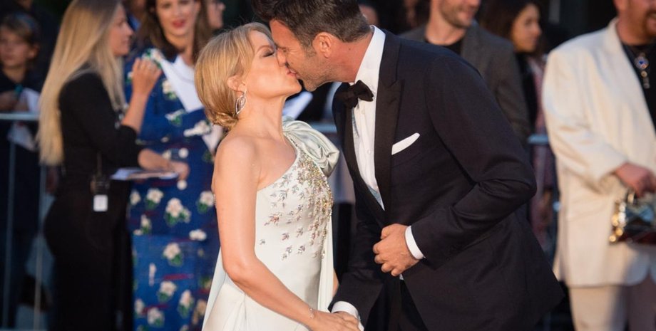 Кайлі Міноуг і Пол Соломонс