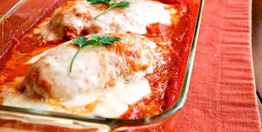 курица с пармезаном и моцареллой, курица с сыром, рецепт курицы, простой рецепт запеченной курицы