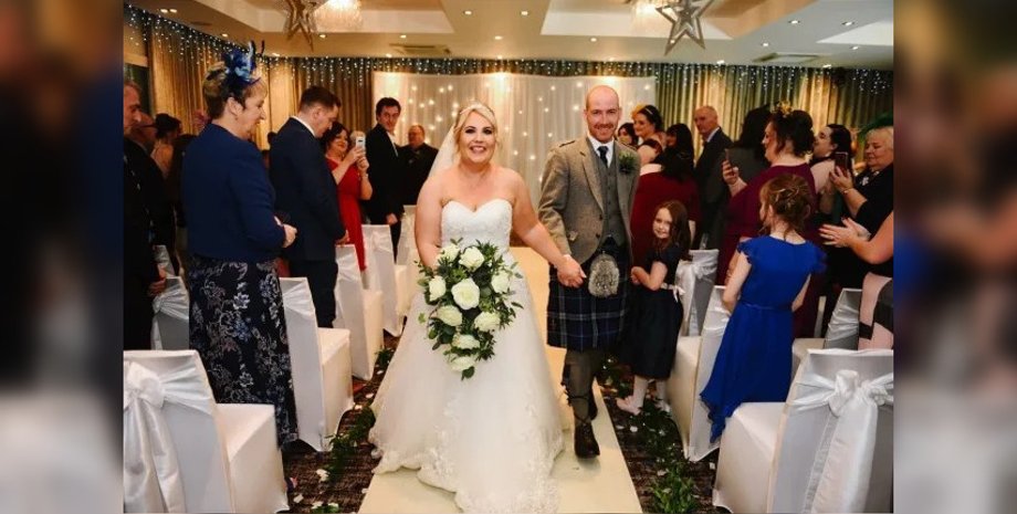 Таємничий гість прийшов на весілля пари: кілька років потому випливла правда