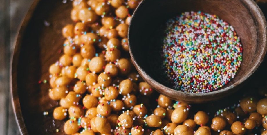 Струффоли, итальянский десерт, рождественское блюдо