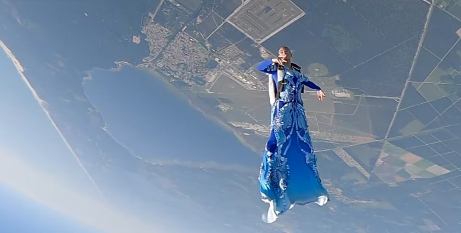 прыжок с парашютом, Домитилль Кигер