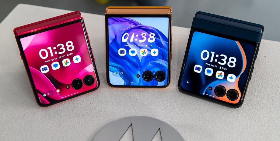 Складной смартфон Motorola Razr