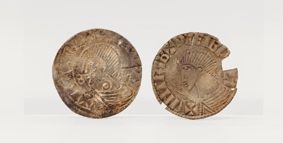 монеты, стол, фото