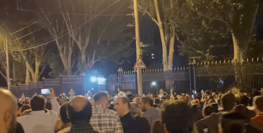 парламент вірменії, армія протест, протест єреван, єреван протест, пашинян відставка, відставка пашинян