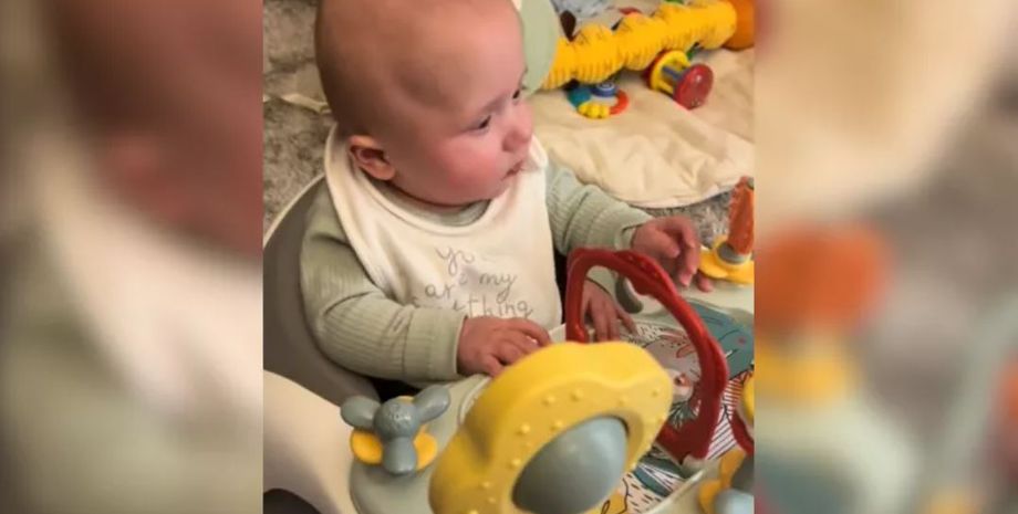 Мать похвасталась трогательным роликом, на котором играет ее сын, но люди увидели несколько иное