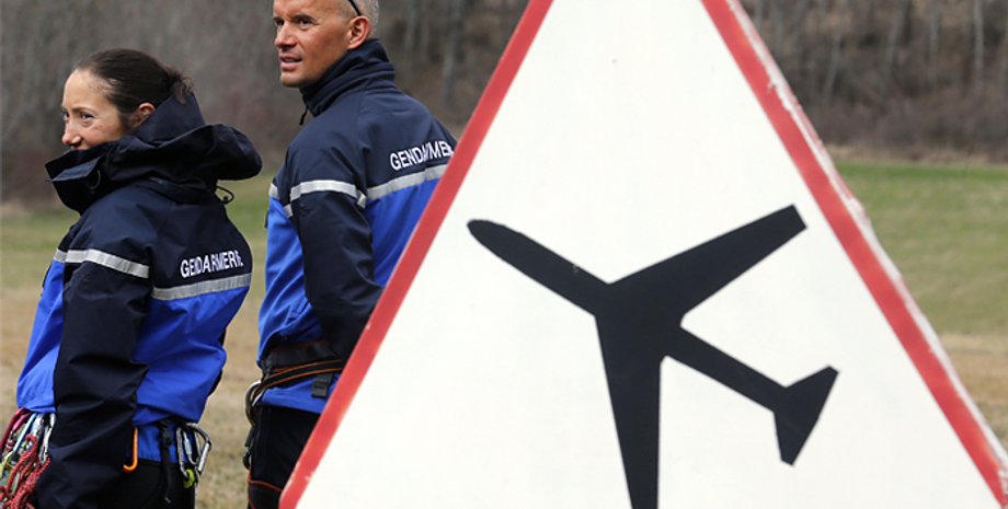 Поисковая операция на месте авиакатастрофы А320 / Фото: Reuters