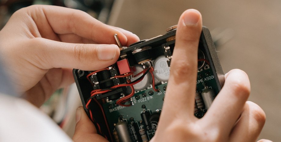 новости мира, санкции ес, микрочипы, бизнесмен из рф, нидерланды