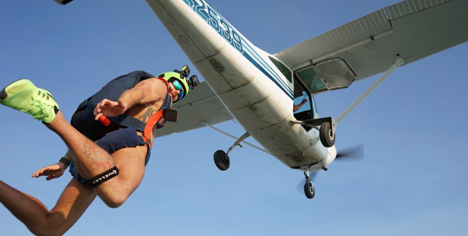 Райан Кануфф, стрибок, голий парашутист