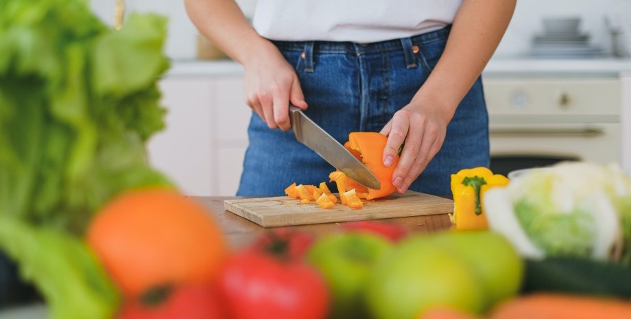 Сезонні овочі та фрукти допоможуть переносити літню спеку