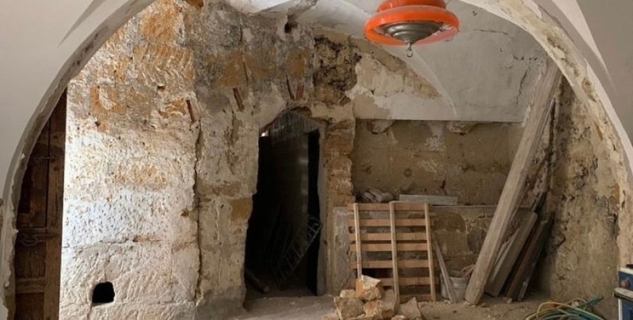 Женщина купила дом в Италии за один евро Женщина купила дом в Италии за один евро, дом в Италии, ремонт дома, старый дом, заброшенный особняк, дом за 1 евро,