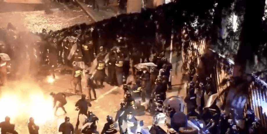 Грузия, Тбилиси, коктейли Молотова, протест, закон об иногентах, видео