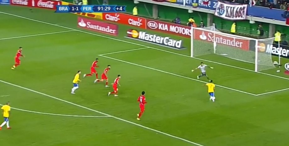 Гол Дугласа Косты / Фото: кадр из видео