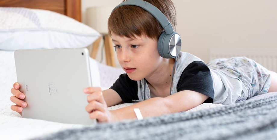 інтернет-залежність, гаджети, соцмережі, діти