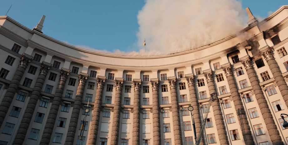 Урядова будівля Рятувальники гасять пожежу в урядовій будівлі