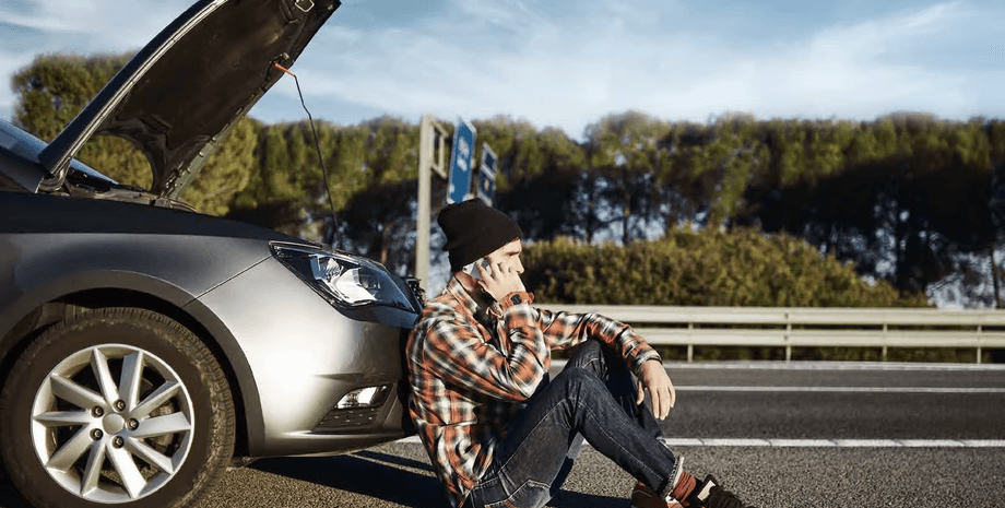 Поломалась машина, ремонт машины, автомобиль, машина, дорога, машина поломалась в дороге, выиграл в лотерею, деньги, курьезы