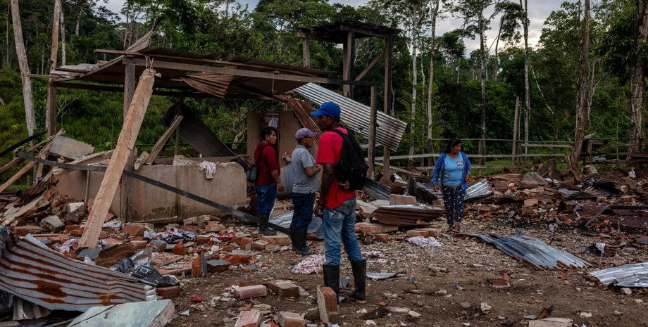 Наслідки авіаудару в Еквадорі