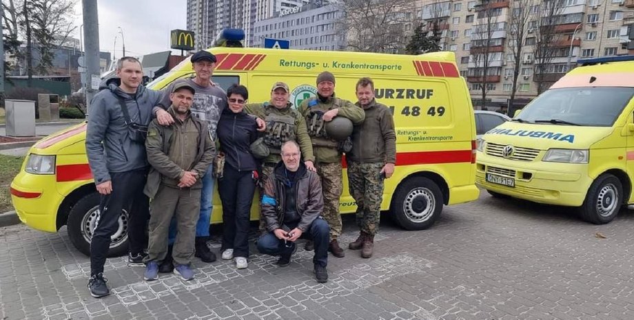 карети швидкої допомоги, швидка допомога, Сергій Малик, гуманітарна допомога, авто для армії, санітарні авто