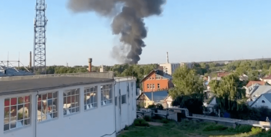 Zapłon pojawił się na terytorium jednego z budynków rośliny Chiton w Kazanie. Ro...