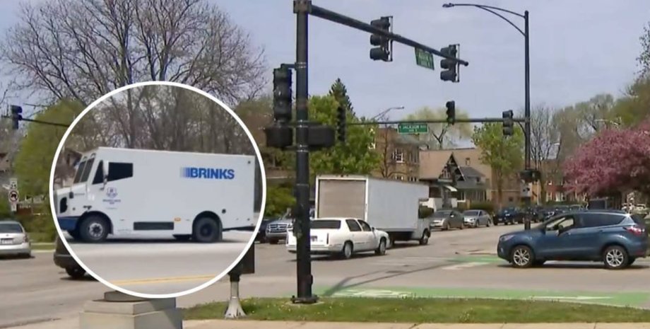 Випали гроші, випало 300 тисяч доларів, гроші на вулиці, знайшли гроші, знайдені гроші, відповідальність за знахідки