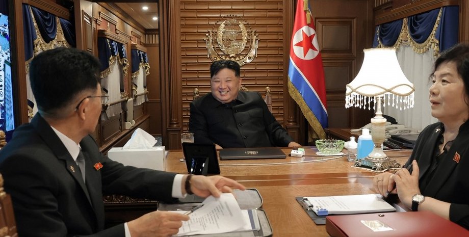 Кім Чен Ин у поїзді