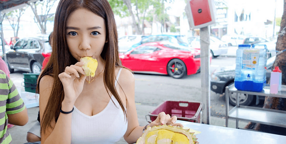 Туристка повернулася в готель і нарвалася на великий штраф через незвичайний фрукт