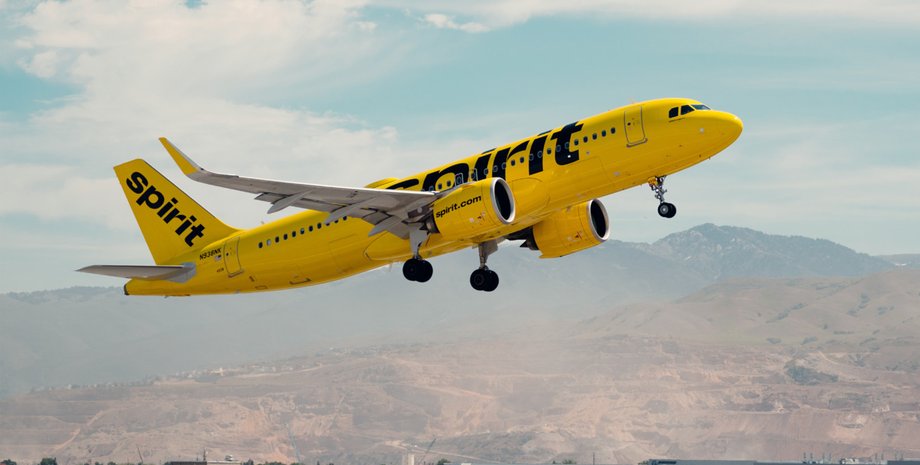 Жінці не дозволили сісти на літак через косметичну процедуру: що відповіли в авіалініях