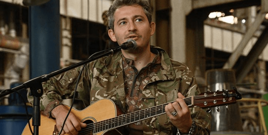 Коля Серга, гитара, микрофон