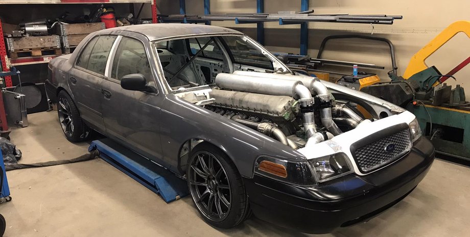 Meteor Interceptor седан Ford с танковым мотором