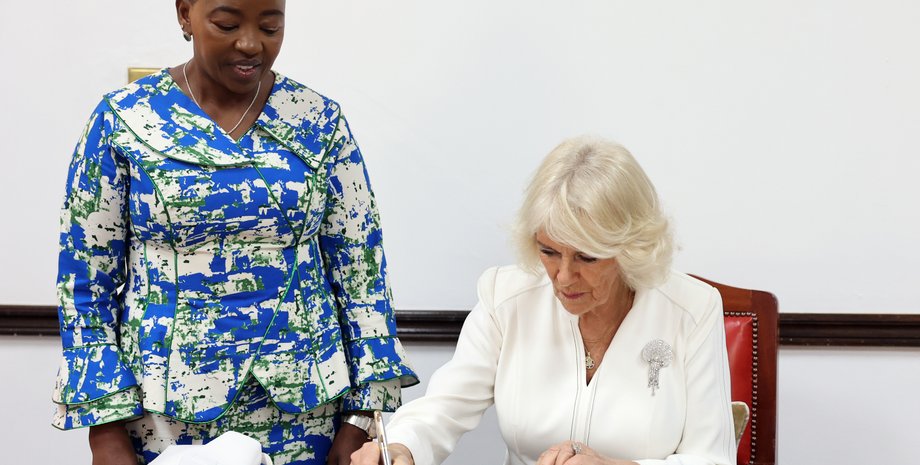 Королева Камилла, Королева Камилла брошь, брошь королевы елизаветы II, визит чарльза и камиллы в Кению