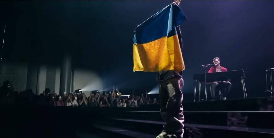 біллі айліш, прапор україни, Jerry Heil, концерт біллі айліш, бон