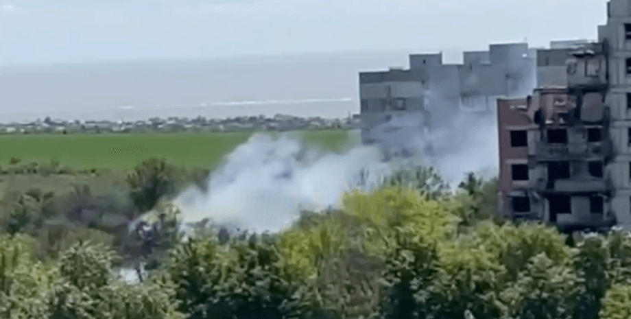 Мариуполь, взрывы, атака, дым, Донбасс