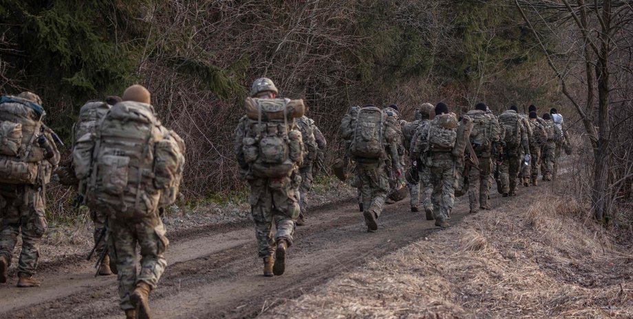 Українські військові ЗСУ втримують ситуацію на фронті в Україну, але не наступають