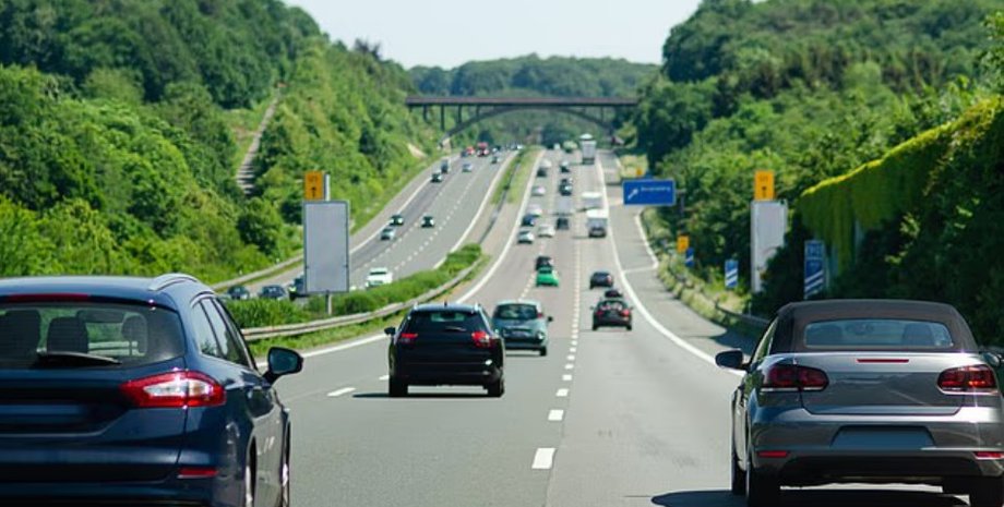 Німеччина зберігає "вільний газ" на автобанах