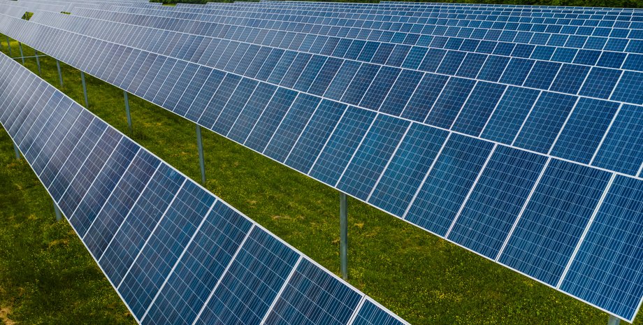 Сонячні панелі, сонячна електростанція, Британія, фото