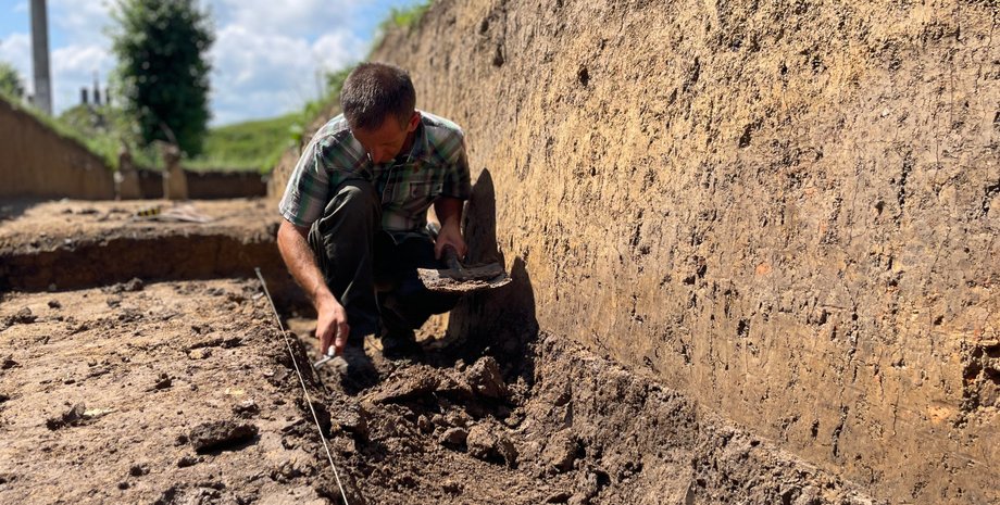 Ивано-Франковская область, Крылос, село Крылос, археология, археологические раскопки, раскопки, история Украины