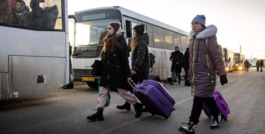 вывоз украинских детей, чвк вагнер, депортация украинских детей, вывоз украинских детей, вывоз детей из бахмута, похищение украинских детей