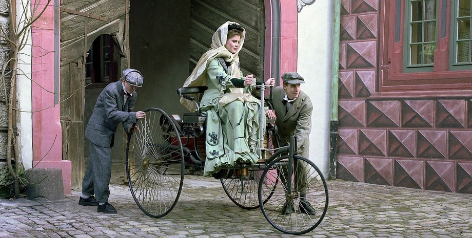 первый автомобиль