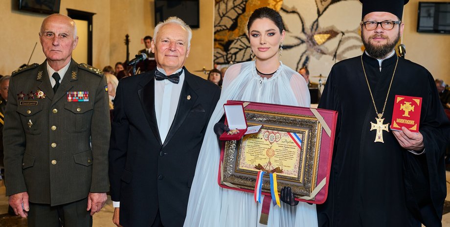 Ангелину Усанову наградили орденами Королевы Анны и Святой Софии фото