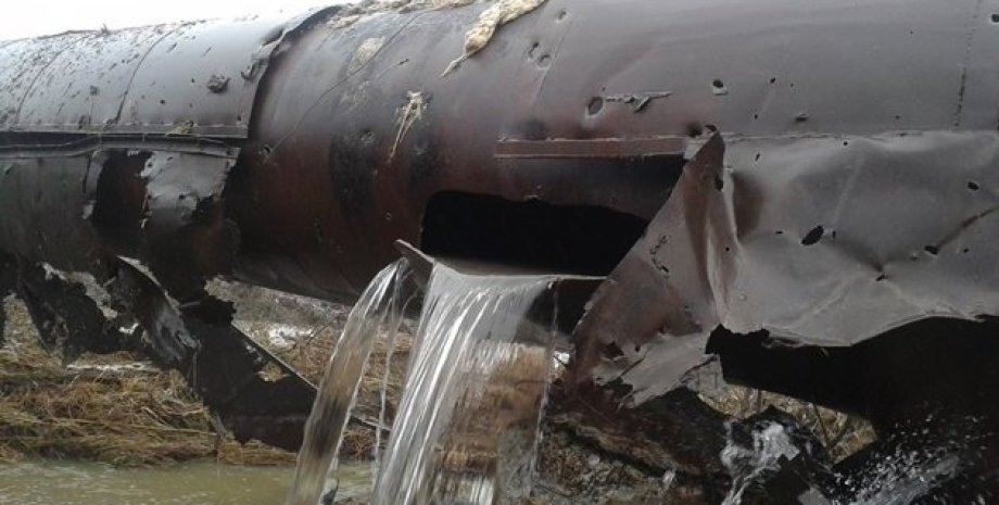 Разрушенный боевиками водопровод / Фото из открытых источников